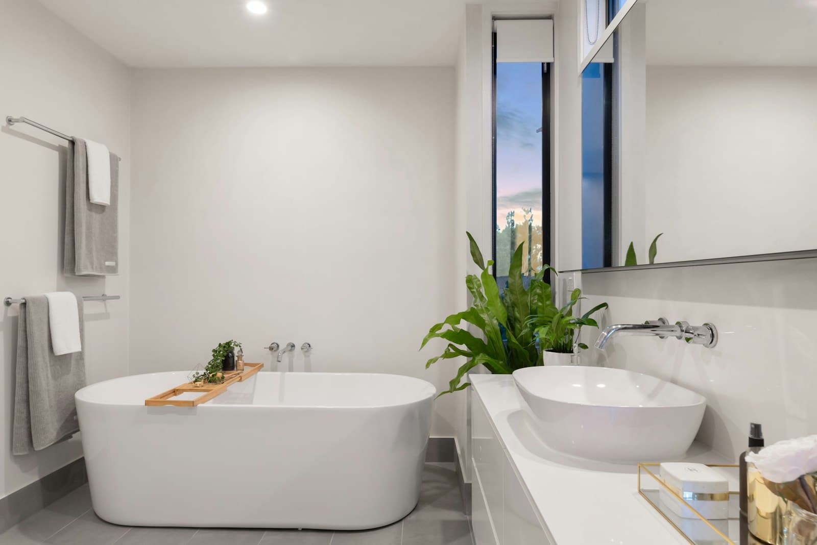 A clean, calm bathroom